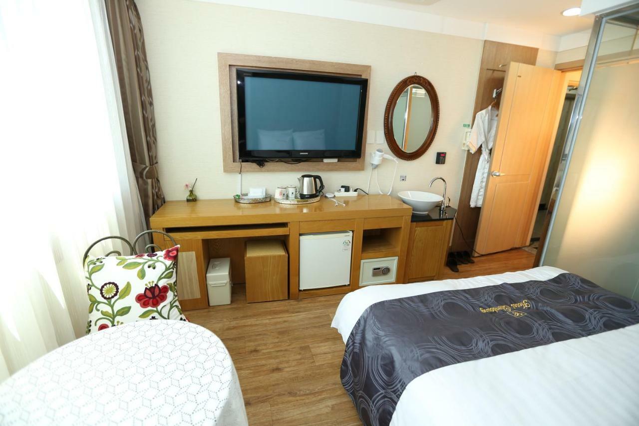 Incheon Prince Hotel Bagian luar foto